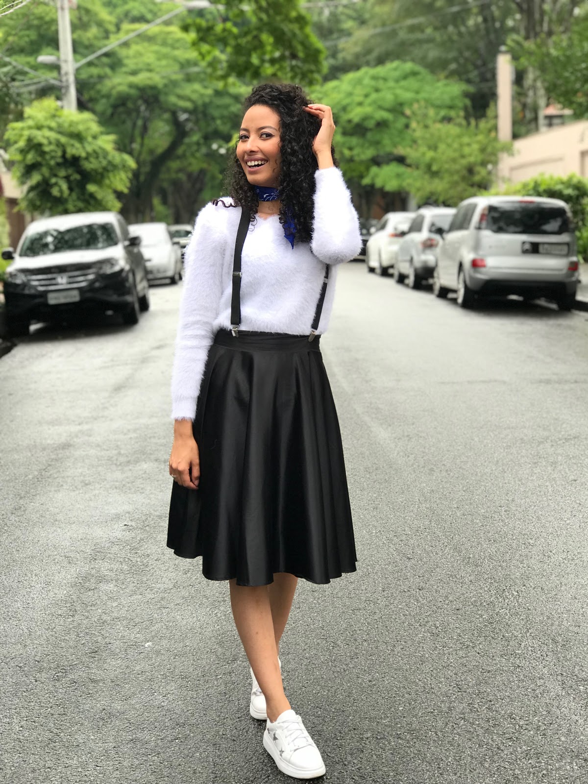 Saia preta online com tenis branco